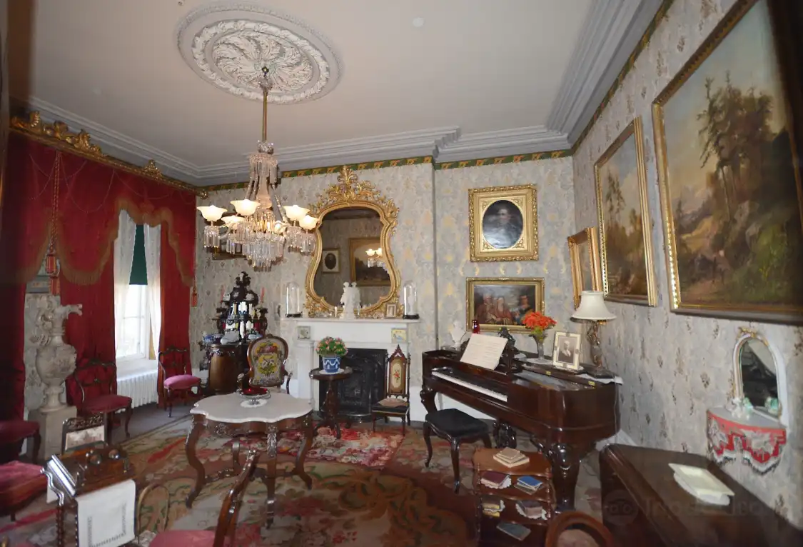 Hotel in zona Whitehern Historic House and Garden