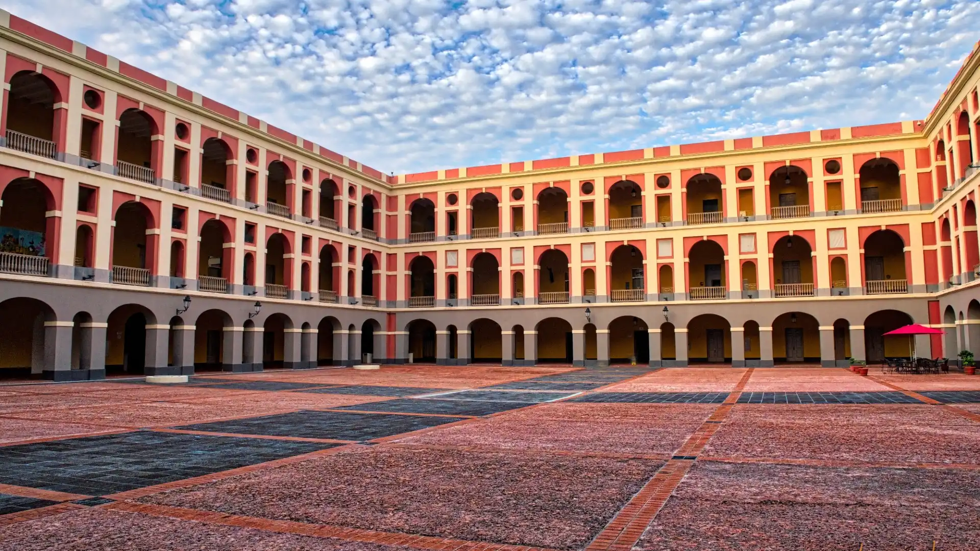 Hotels near Museo de las Américas