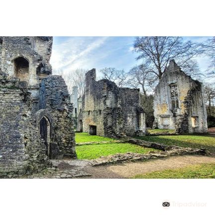 Minster Lovell Hall & Dovecote