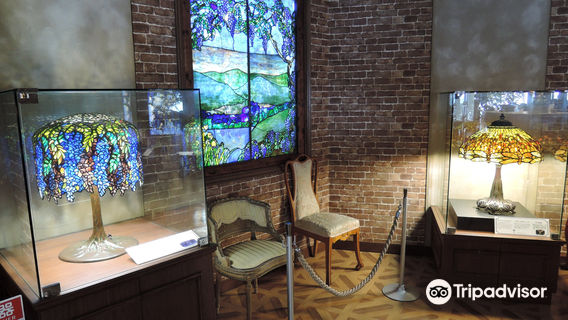 New York Lamp Museum & Flower Garden