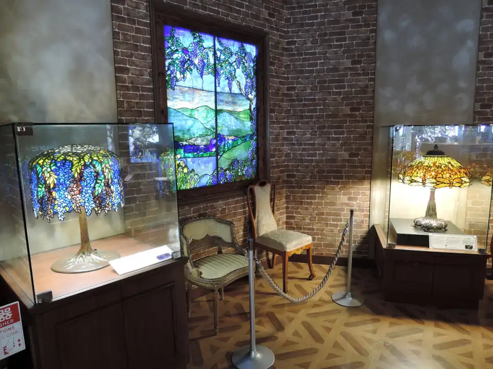 1_New York Lamp Museum & Flower Garden