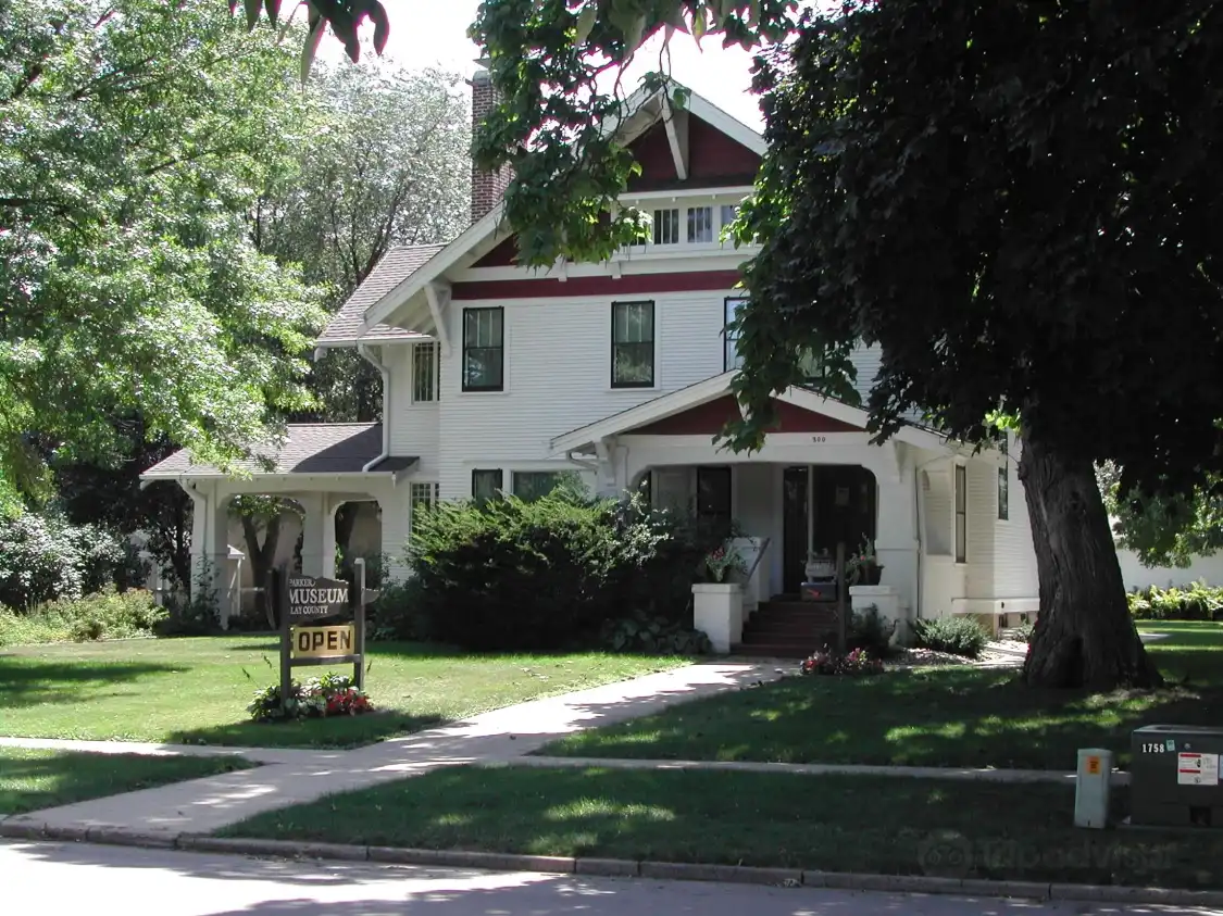 Hotels near Parker Museum