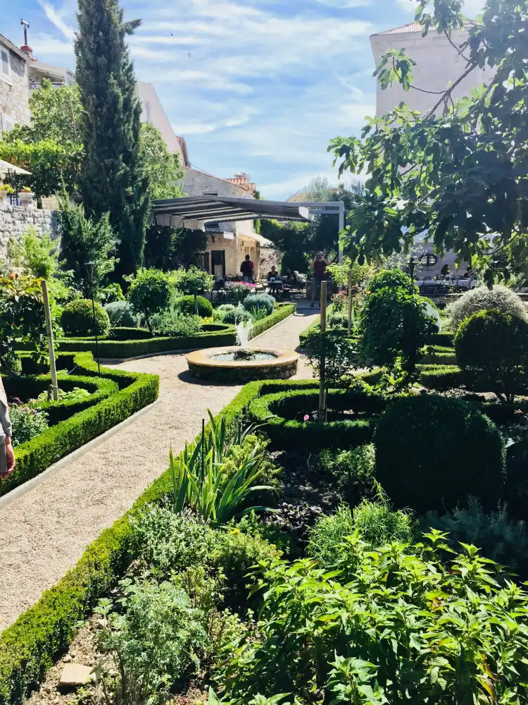Hotels near St. Lawrence Church and Monastery