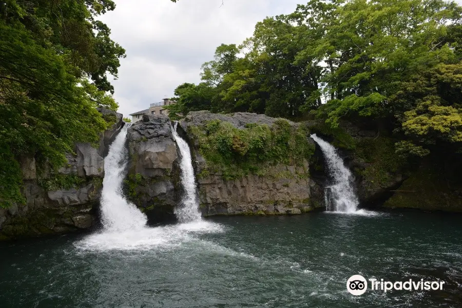 Goryuno Falls