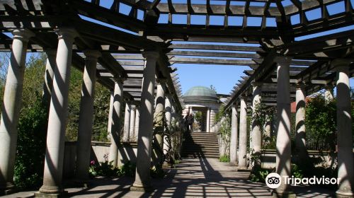 The Hill Garden and Pergola