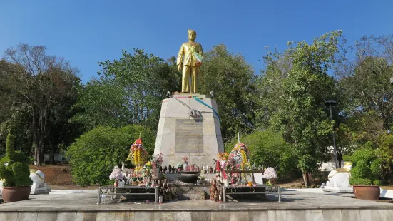 Phaya Singhanat Racha Statue