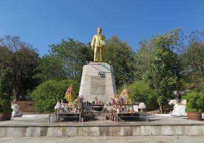 Phaya Singhanat Racha Statue