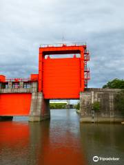 Former Iwabuchi Water Gate （Red Water Gate）