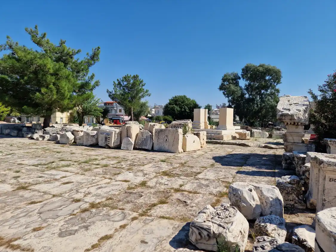 Eleusis 주변 호텔