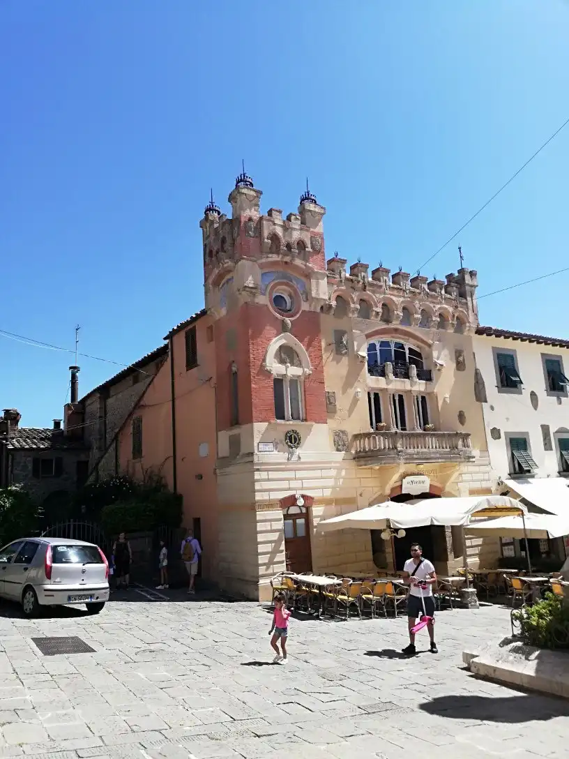 Hotels near Piazza Giuseppe Giusti