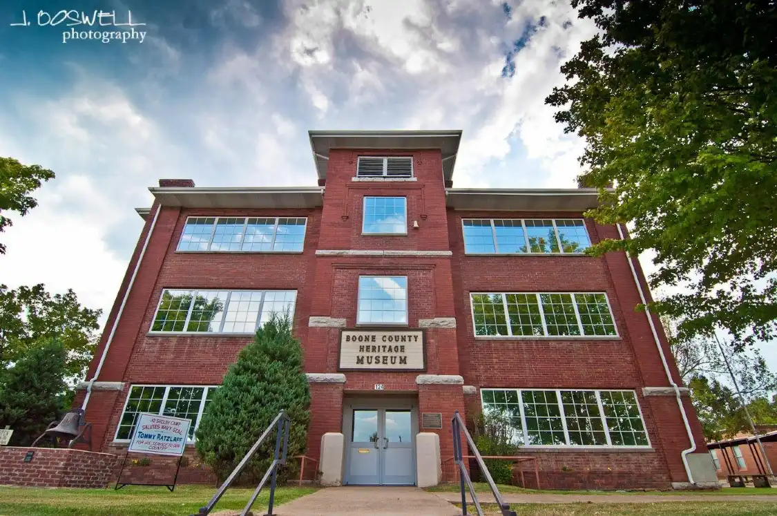 Hotels near Boone County Heritage Museum