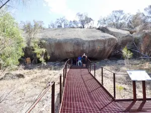 Mulka's cave and Gnamma Walk Trail