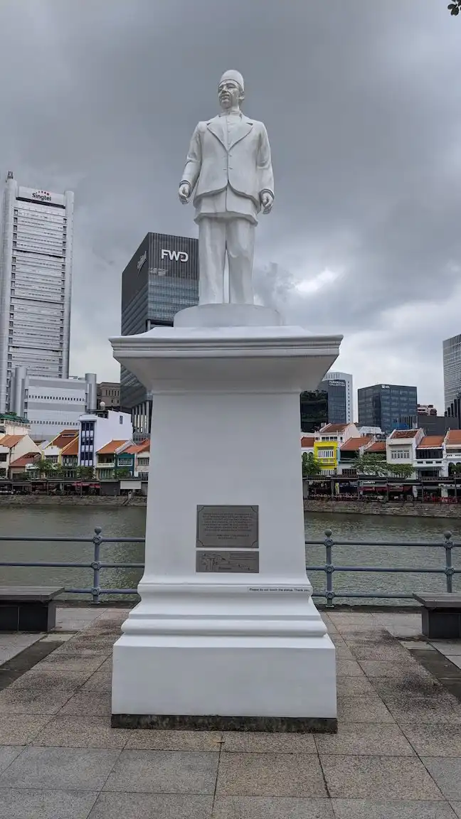 Hotels near Statue of Munshi Abdullah