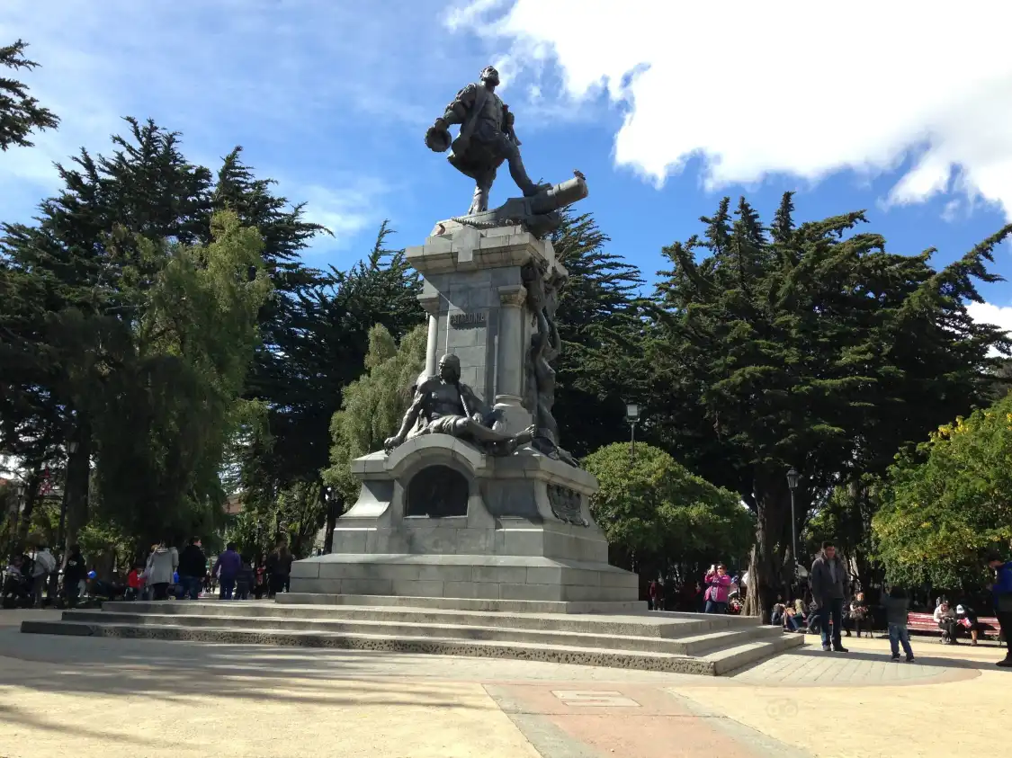 Hotels near Monumento Hernando De Magallanes