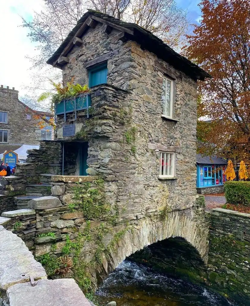 4_The Bridge House