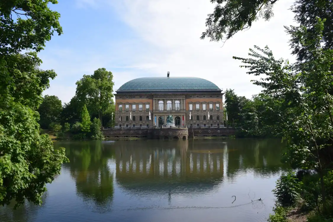 Hotels near Kunstsammlung Nordrhein-Westfalen