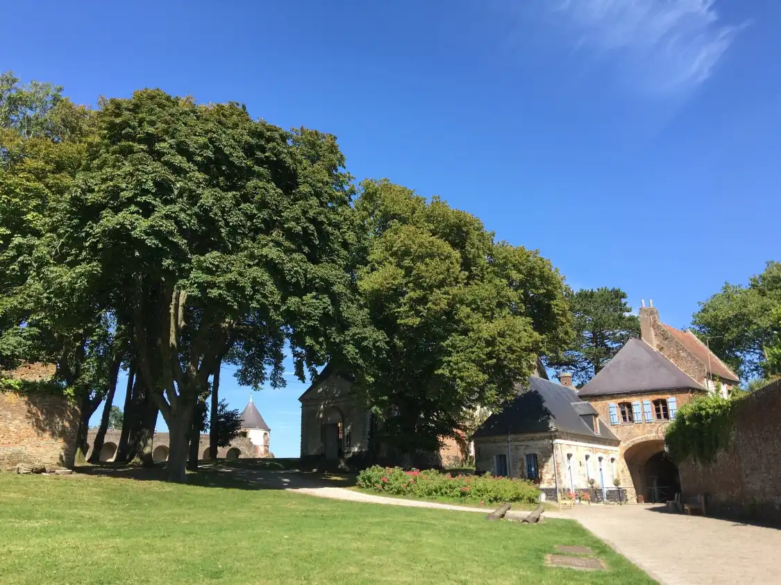 Hotels near Citadel of Montreuil