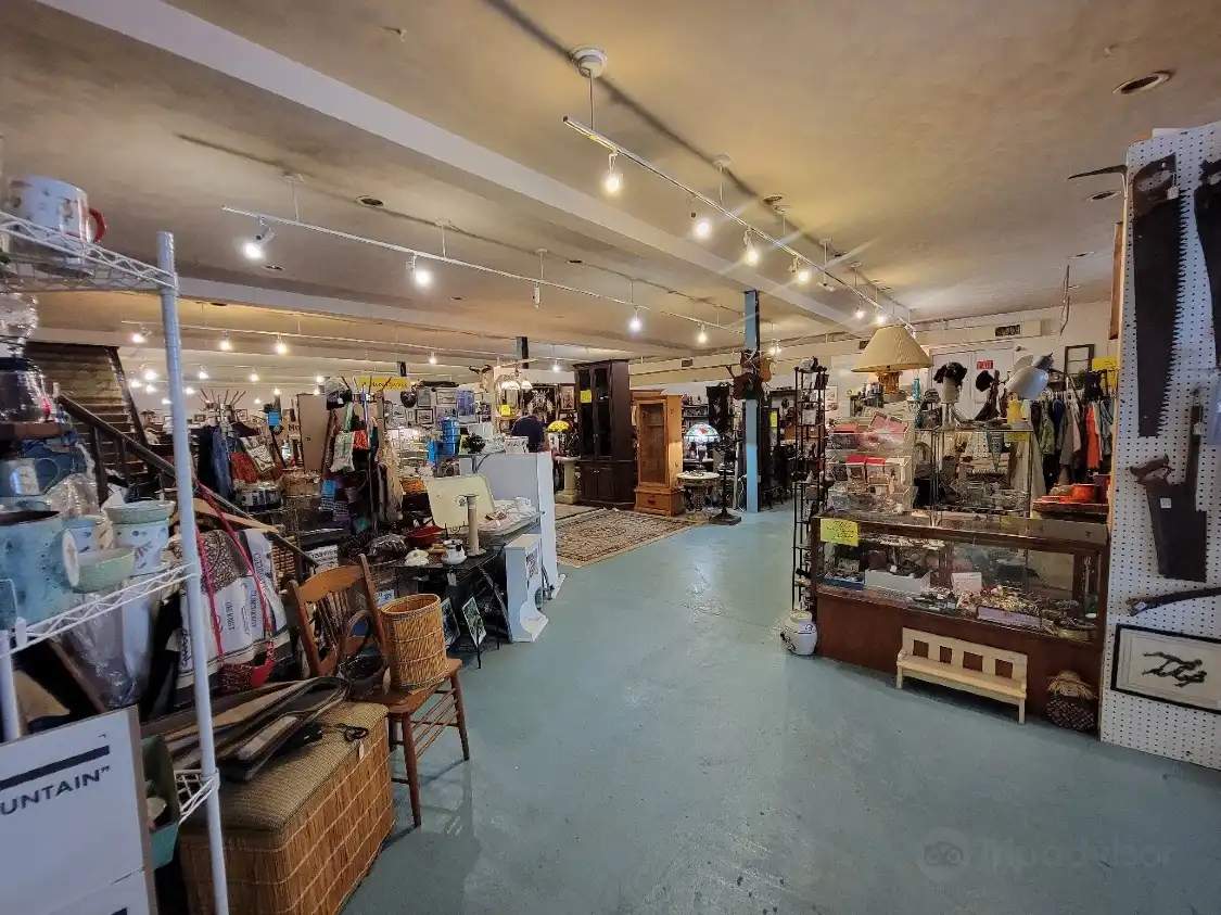 Hotels near Plains Antiques and Home Furnishings