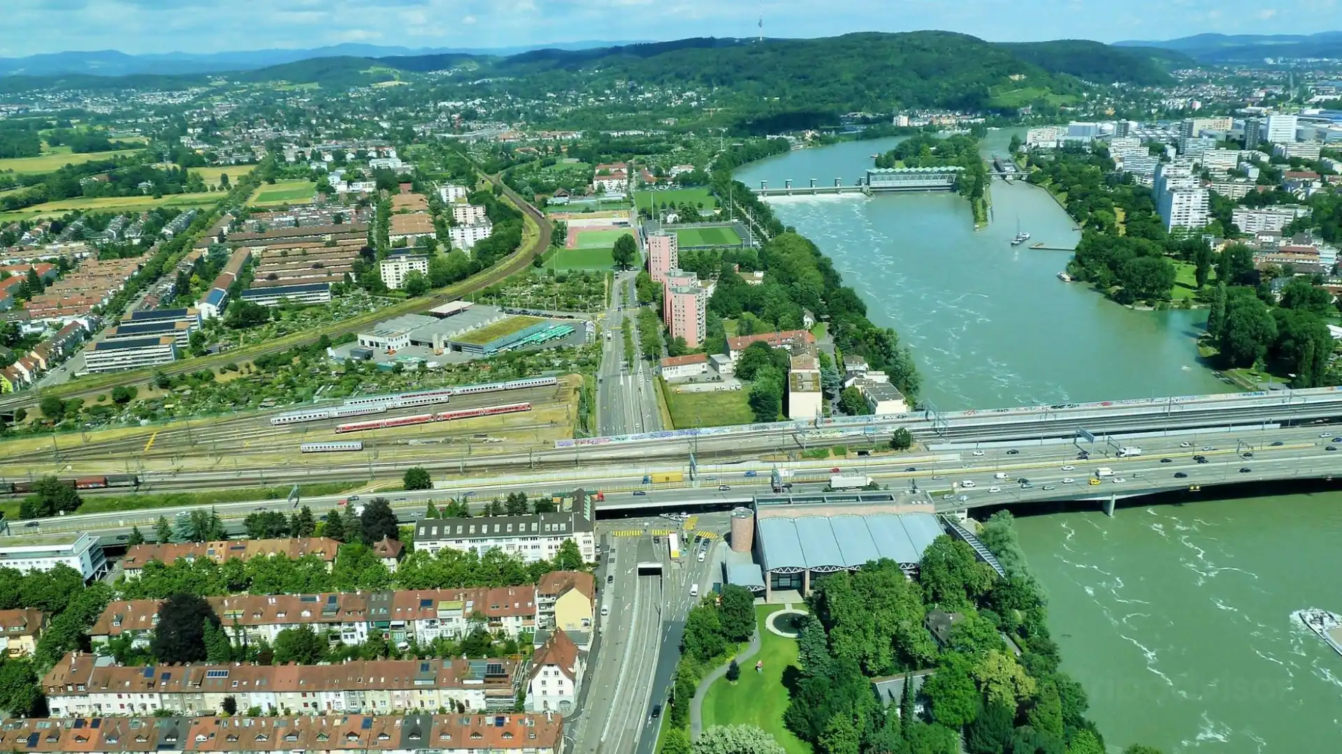 Hotels near Roche Tower (Building 1)