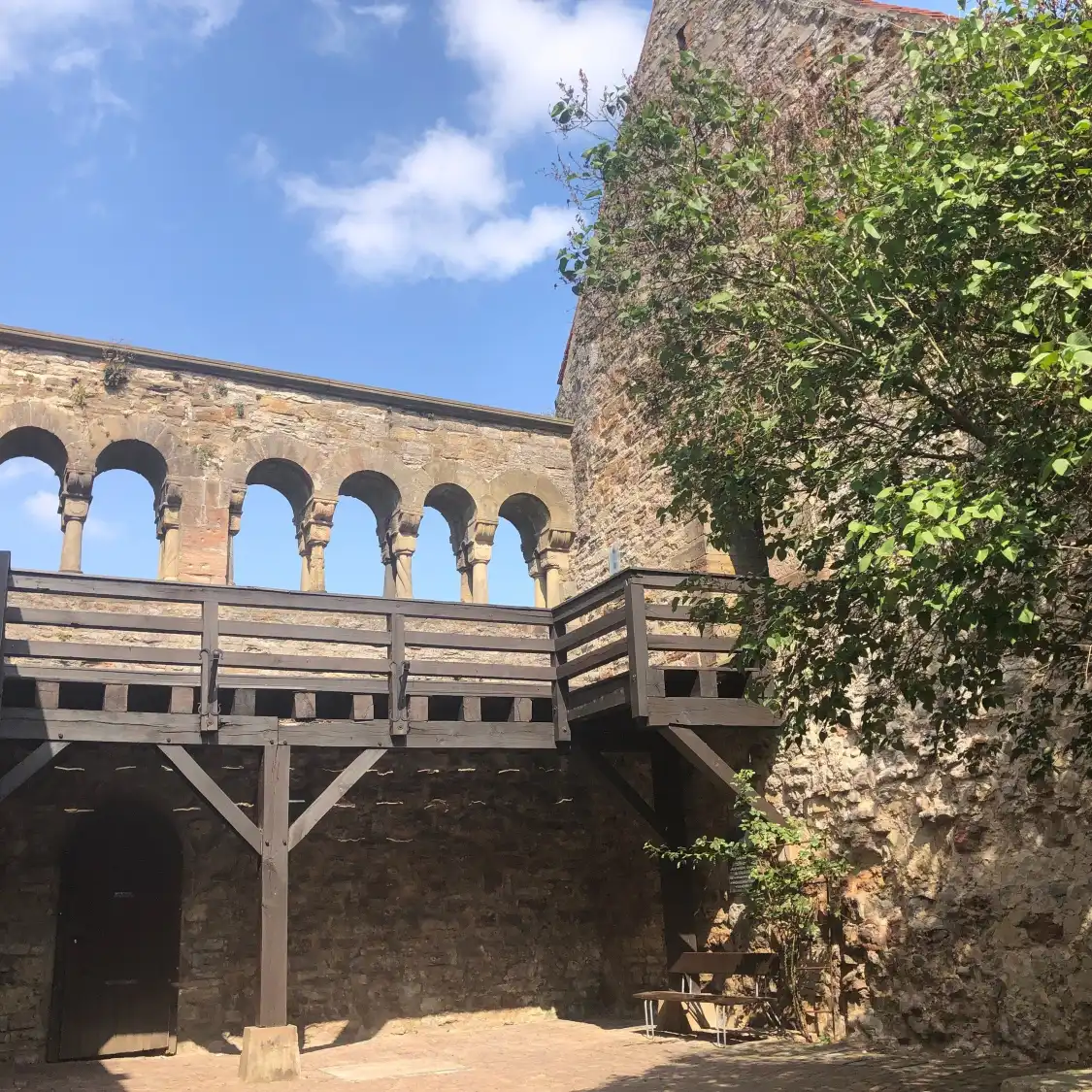 Hotels near Arkaden des Palas
