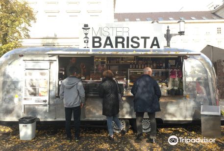 Tiergarten S-Bahn Flea Market