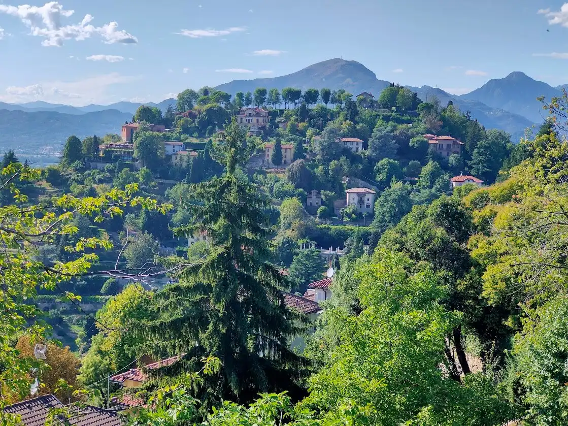 Hotels near Castello di San Vigilio