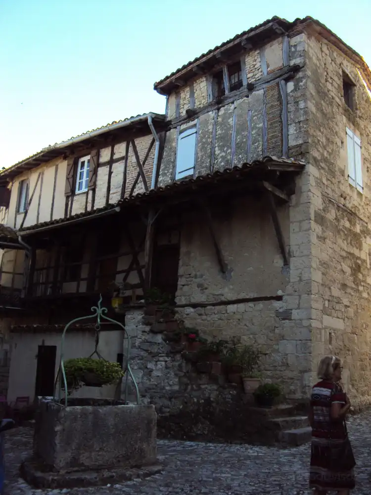 Hôtels à : Montpezat-de-Quercy