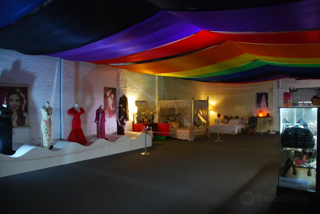 Hotels near Teresa Teng Museum