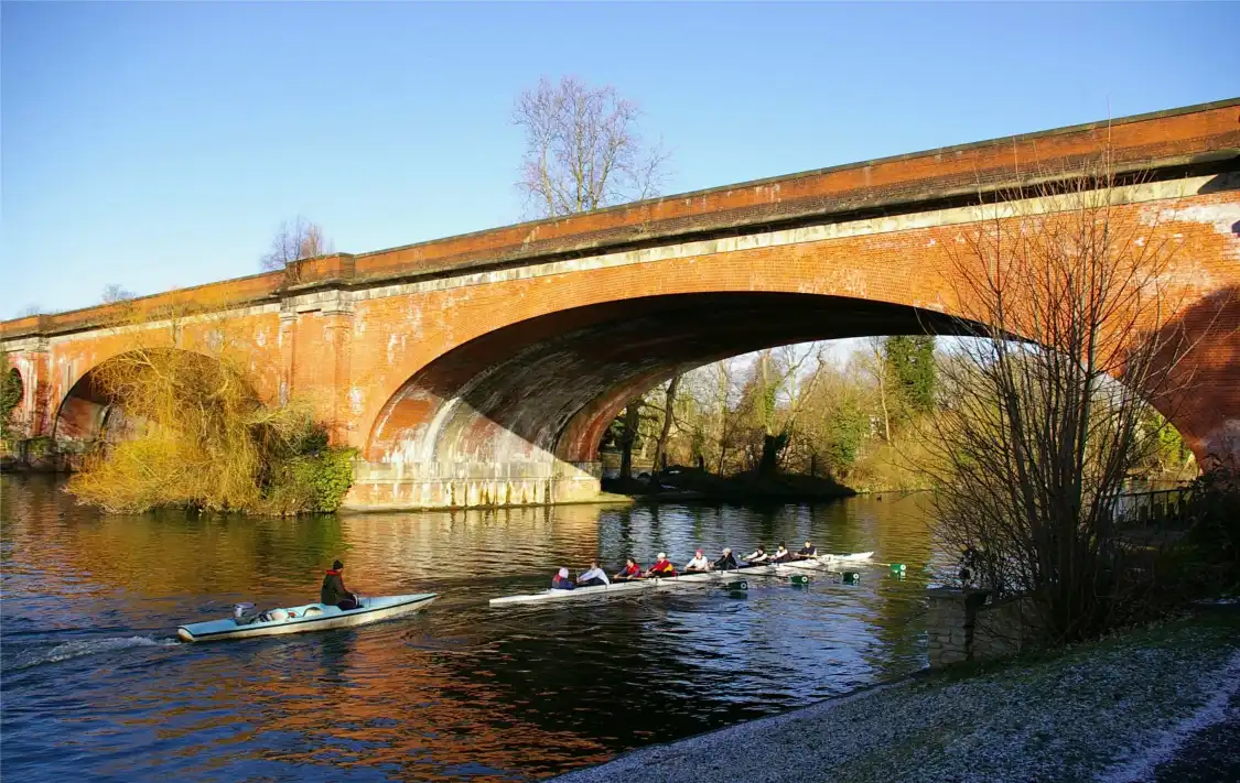 Hoteles cerca de The Sounding Arch