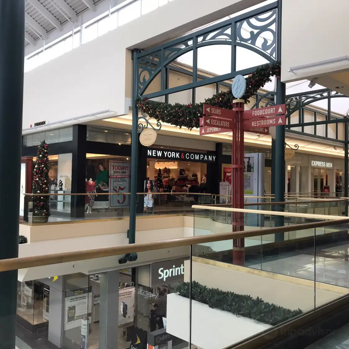 Hotels near The Shoppes at Buckland Hills