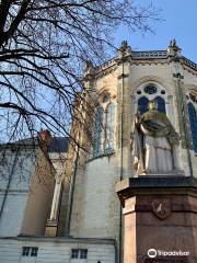 Monument a Monseigneur Charles Emile Freppel