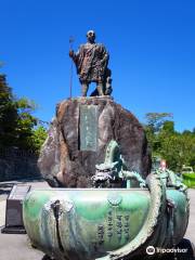 Statue of Shodo (meeting place for guided light-on tour)