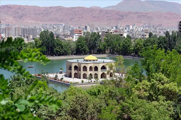 Hotels near فروشگاه بایرام