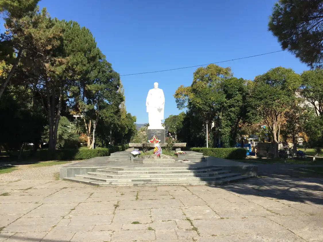 Hotels near Monument to an Unknown Soldier the Defender of Caucasus