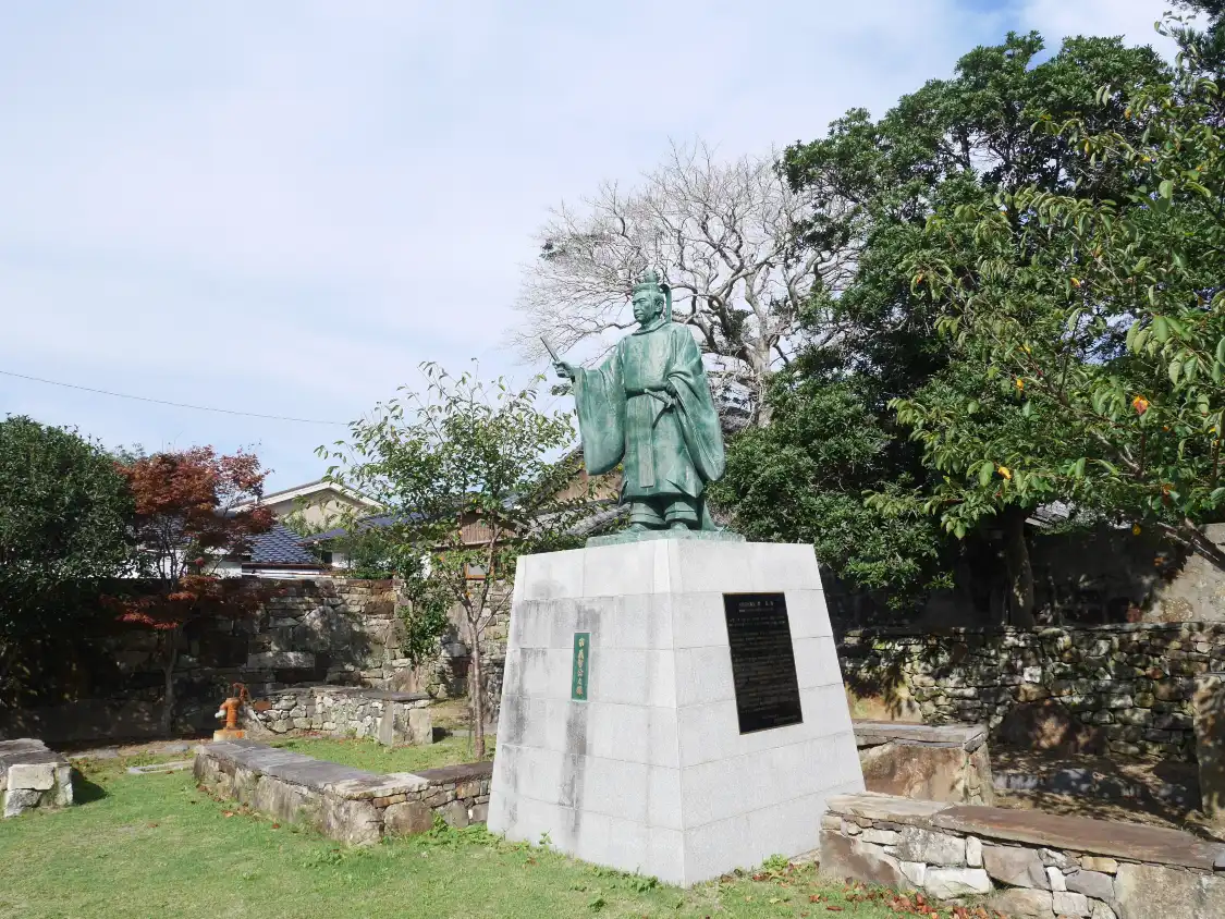 Hotels near Statue of Daimyō Sō Yoshitoshi
