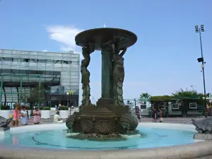 Fontana Delle Sirene