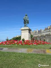 Statue de la Bourdonnais