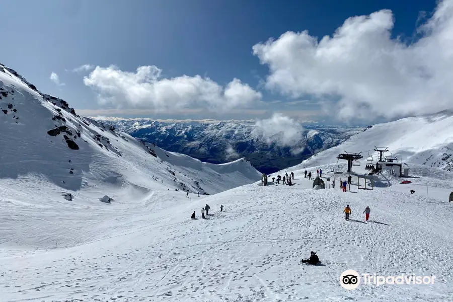 紐西蘭滑雪公司