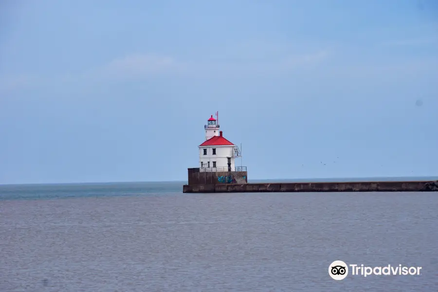 Superior Entry Lighthouse