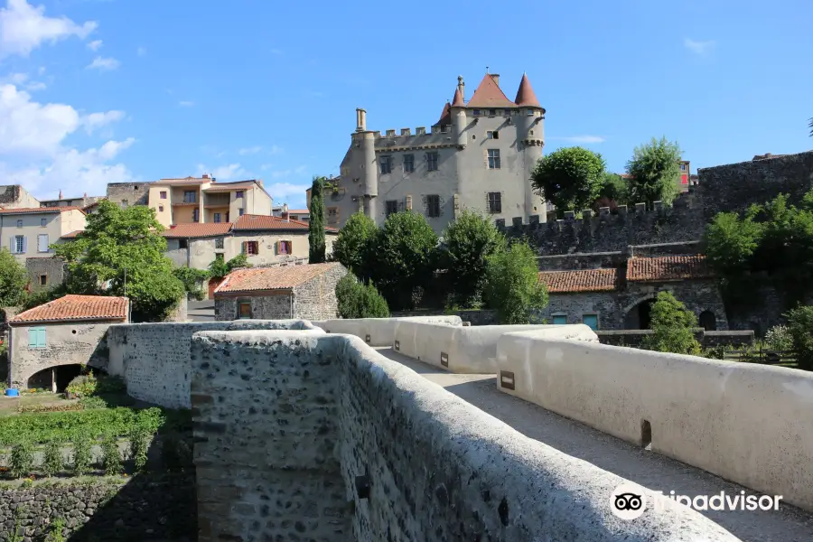 Château de Murol en Saint Amant