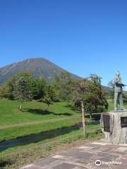 Takashi Hosokawa Memorial Statue(enka singer statue)