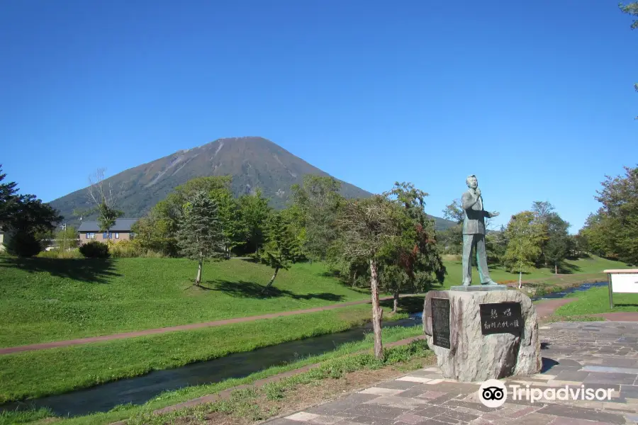 Takashi Hosokawa Memorial Statue(enka singer statue)