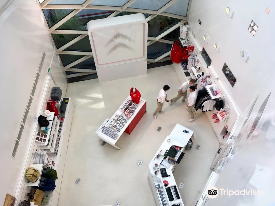 5_Citroen Champs-Elysees Showroom