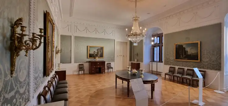 Hotels near Johannisburg Palace