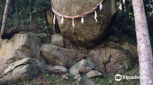 釣石神社