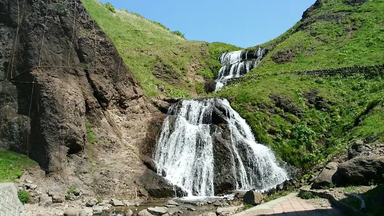 Nanatsutaki Falls