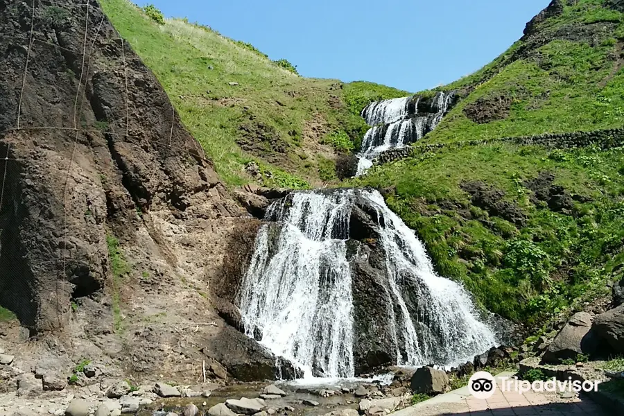 Nanatsutaki Falls