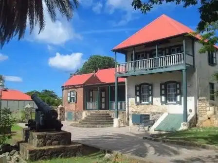 Hotels near Fort de Windt