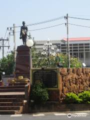 Phraya Chaisunthon Monument (Chao Somphamit)