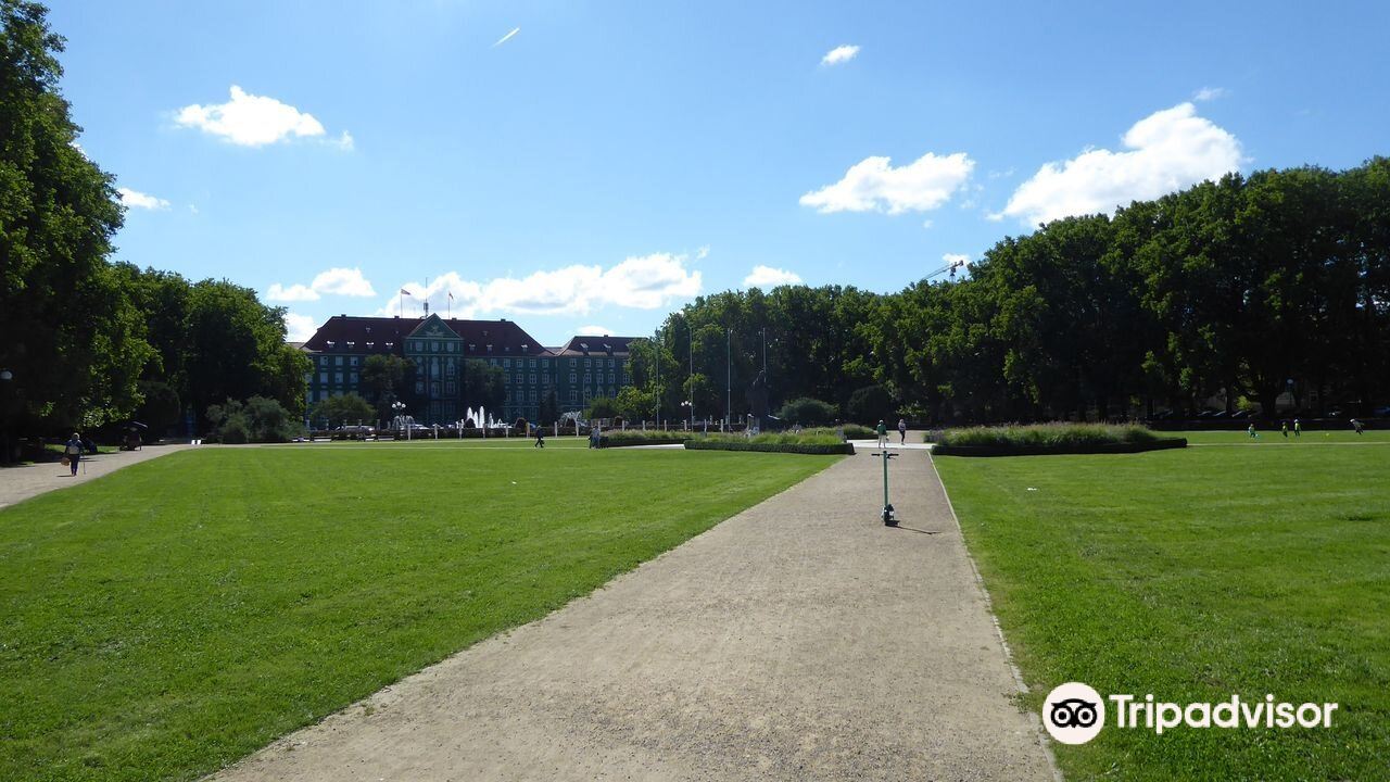Jasne Blonia Square